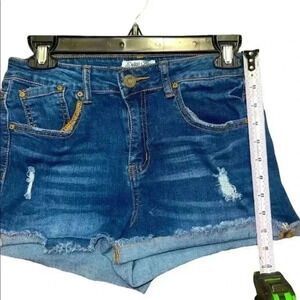 Indigo Rein
Juniors' High Rise Distressed
Jean Shorts